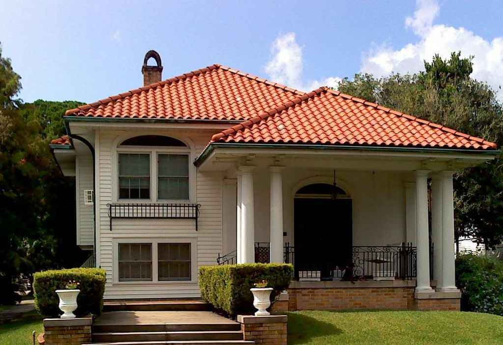 What Can I Expect to Pay for a New Tile Roof in Charleston?